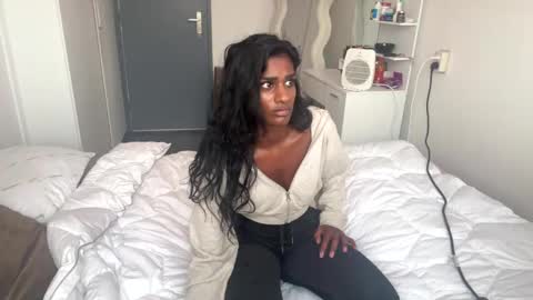 Suraya Ndia online show from February 2025 04:22:01 PM