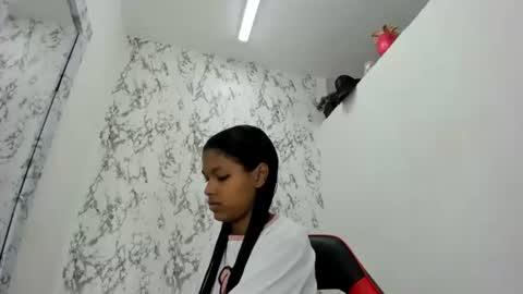 Snapshot of surifoster chatting on May 2026 01:49:02 PM suri online show from May 2026 01:49:02 PM
