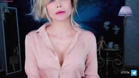 Snapshot of susannawallace chatting on February 2026 02:10:01 AM InaraSerra online show from February 2026 02:10:01 AM