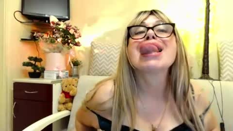 Snapshot of susiexnoreen chatting on June 2026 12:00:01 AM SusiexNoreen online show from June 2026 12:00:01 AM