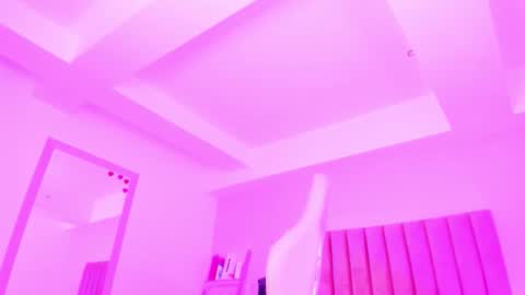 Sussan Nicole  online show from November 2025 12:16:01 PM