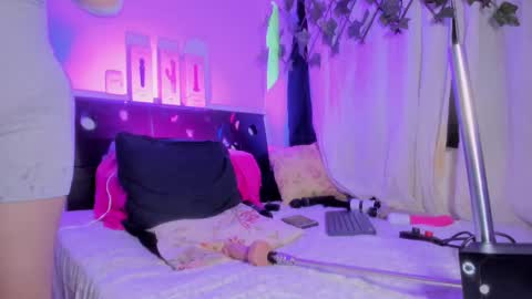 Snapshot of sussanmiller_ chatting on February 2025 04:26:01 PM sussanmiller_ online show from February 2025 04:26:01 PM