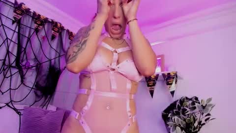 susyy online show from October 2025 07:48:01 PM