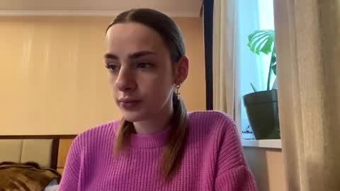 Snapshot of suzannetigerino chatting on April 2026 06:35:02 AM Emila online show from April 2026 06:35:02 AM