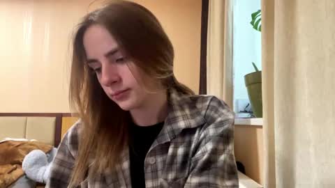 Snapshot of suzannetigerino chatting on April 2026 07:33:01 AM Emila online show from April 2026 07:33:01 AM