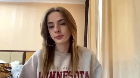 Snapshot of suzannetigerino chatting on April 2026 12:15:01 PM Emila online show from April 2026 12:15:01 PM