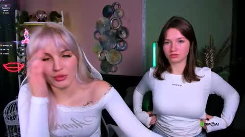 suzi_love online show from October 2025 07:25:02 PM