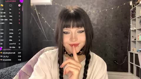 EmilySuonn online show from May 2026 06:32:01 AM