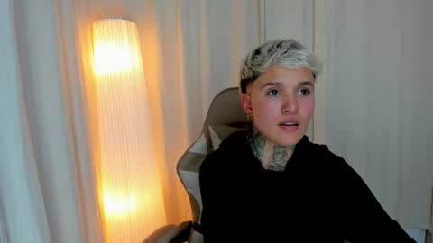 suzu_wolf online show from October 2025 04:24:01 AM