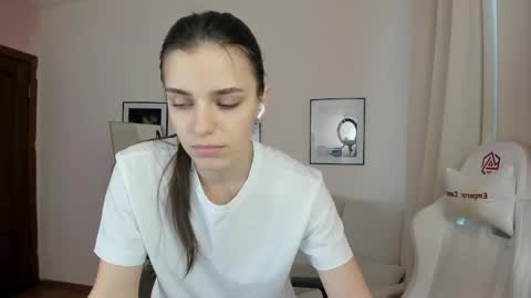 Snapshot of suzyjames chatting on January 2025 08:07:02 AM Suzy next stream Thursday Friday Saturday online show from January 2025 08:07:02 AM