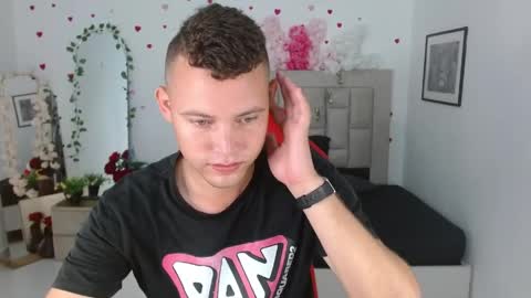 Snapshot of sven_fox723 chatting on May 2026 12:22:02 PM Sven online show from May 2026 12:22:02 PM