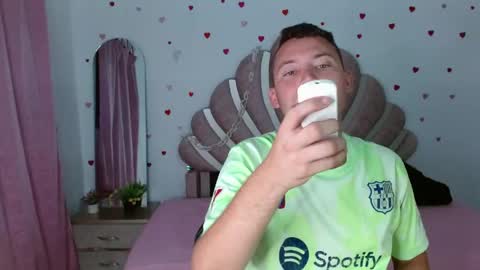 Snapshot of sven_fox723 chatting on May 2026 03:50:01 PM Sven online show from May 2026 03:50:01 PM
