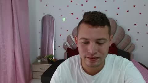 Snapshot of sven_fox723 chatting on May 2026 01:07:01 PM Sven online show from May 2026 01:07:01 PM