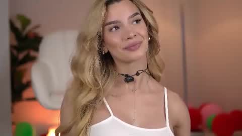 Snapshot of svveetluna chatting on June 2026 03:09:02 AM SweetLuna online show from June 2026 03:09:02 AM