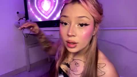 Snapshot of sweeetbabyy22 chatting on April 2026 08:06:01 AM Valeria online show from April 2026 08:06:01 AM