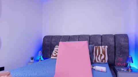 Debora  online show from November 2025 12:04:02 PM