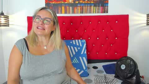 Carolina online show from November 2025 05:02:01 PM