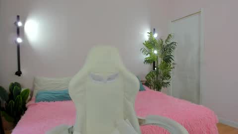 Monica  GTM 3MoTuWeFrSa 500pm-1000pm  online show from May 2026 01:00:01 AM
