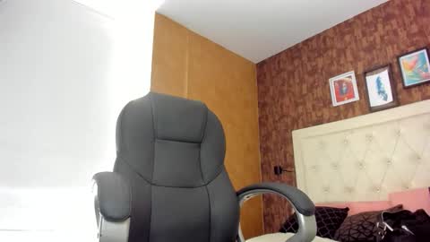 Vanessa online show from March 2026 08:01:01 PM