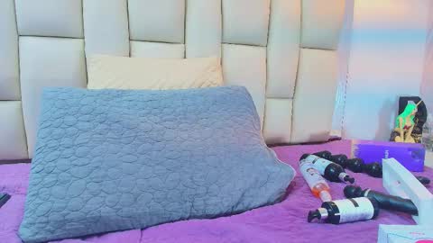 Amye  online show from February 2026 07:10:01 PM