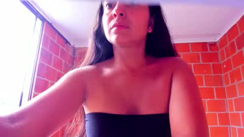 sweet and hot alaia online show from November 2025 05:13:01 PM