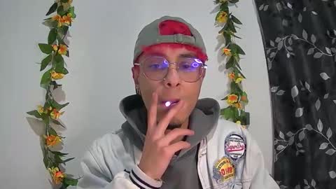 sweet_boy2224 online show from December 2025 06:07:01 AM