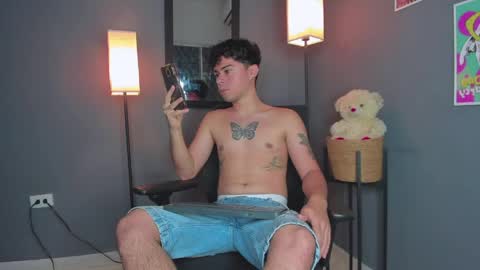 Snapshot of sweet_boysxss chatting on March 2026 07:09:02 AM Theo ithan leo online show from March 2026 07:09:02 AM