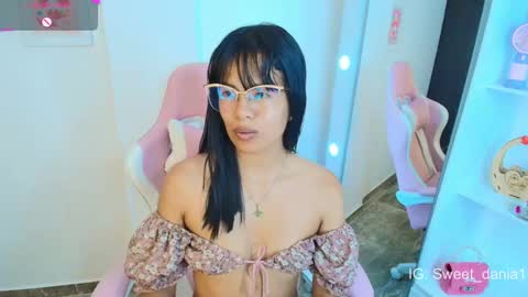 Snapshot of sweet_dania_ chatting on March 2025 06:47:02 AM sweet_dania_ online show from March 2025 06:47:02 AM