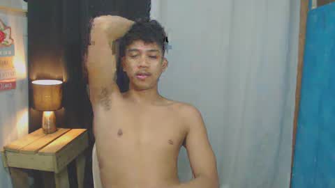 Snapshot of sweet_guyxx chatting on January 2025 04:05:01 PM sweet_guyxx online show from January 2025 04:05:01 PM