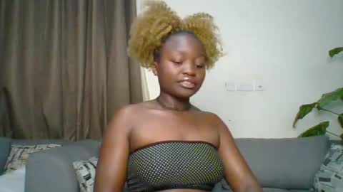 Snapshot of sweet_jenica chatting on June 2026 04:20:01 AM ESTHER NEEMA online show from June 2026 04:20:01 AM