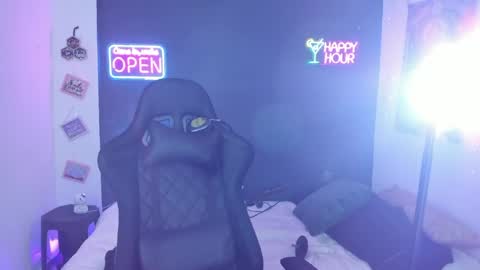 Snapshot of sweet_joint_girl chatting on April 2026 06:52:02 PM Dahnna online show from April 2026 06:52:02 PM