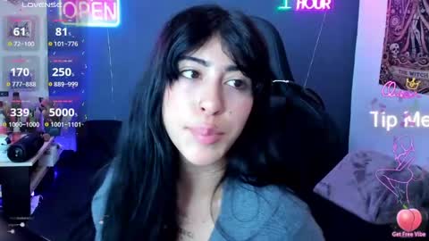 Snapshot of sweet_joint_girl chatting on April 2026 12:16:01 AM Dahnna online show from April 2026 12:16:01 AM