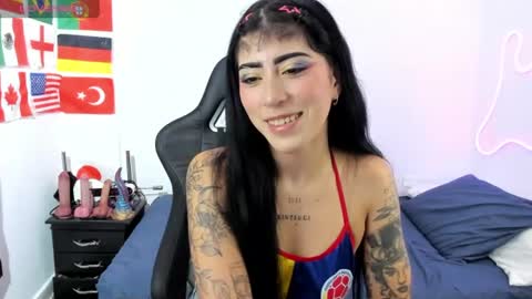 Snapshot of sweet_joint_girl chatting on July 2026 04:40:01 AM Dahnna online show from July 2026 04:40:01 AM