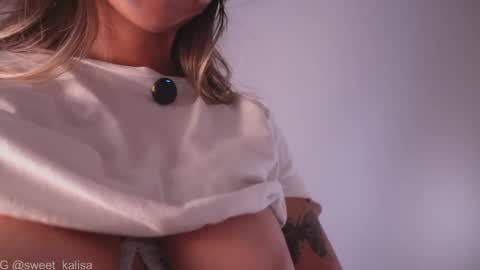 Snapshot of sweet_kalisa chatting on April 2026 01:01:02 AM Call me Kali online show from April 2026 01:01:02 AM