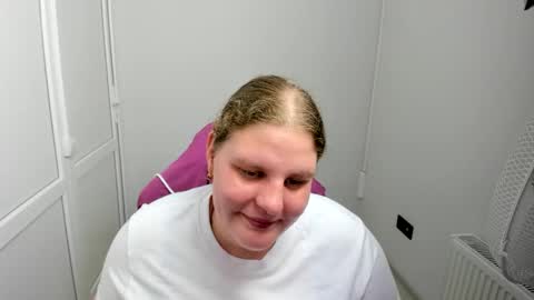 Snapshot of sweet_karla_la chatting on June 2026 02:44:02 PM Karla online show from June 2026 02:44:02 PM