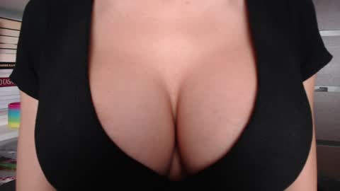 Jen online show from November 2025 07:31:01 AM