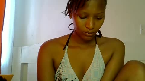 Snapshot of sweet_melod chatting on June 2026 05:02:01 AM Linda online show from June 2026 05:02:01 AM