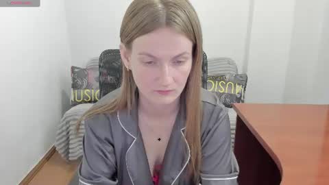 Snapshot of sweet_melody_of_ur_heart chatting on June 2026 09:38:02 PM Mila online show from June 2026 09:38:02 PM