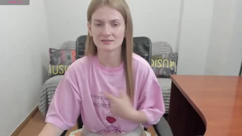 Snapshot of sweet_melody_of_ur_heart chatting on June 2026 04:33:01 PM Mila online show from June 2026 04:33:01 PM