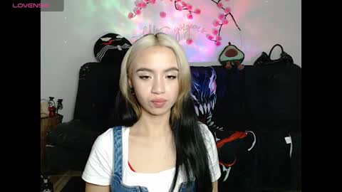 Snapshot of sweet_molly420 chatting on June 2026 11:03:01 PM sweet molly420 online show from June 2026 11:03:01 PM