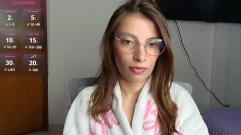 Snapshot of sweet_moon_v_ chatting on June 2026 05:11:02 PM sweet_moon_v_ online show from June 2026 05:11:02 PM