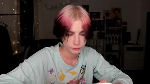 kira online show from November 2025 08:00:01 PM