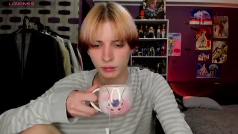 Snapshot of sweet_peach__ chatting on June 2026 08:45:02 PM kira online show from June 2026 08:45:02 PM