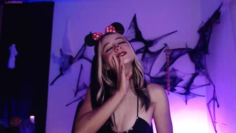 Snapshot of sweet_penny_ chatting on October 2025 09:26:02 PM Penny online show from October 2025 09:26:02 PM