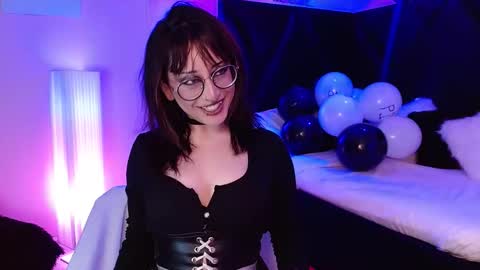 Roxanee online show from October 2025 04:35:02 AM