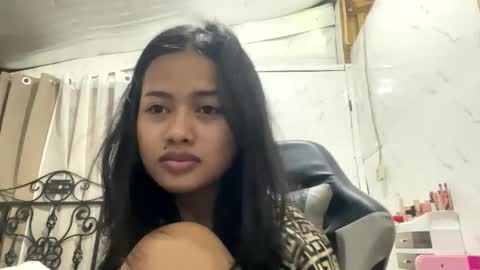 Snapshot of sweet_sirenxx chatting on April 2026 02:10:02 PM Leah online show from April 2026 02:10:02 PM