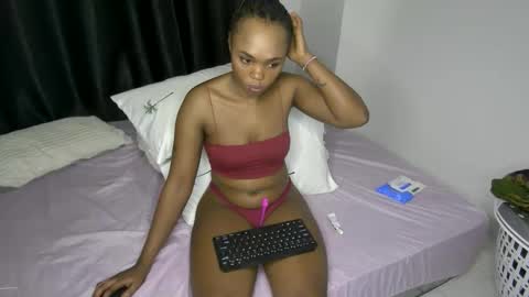 Snapshot of sweet_spoon chatting on January 2026 11:43:02 PM Nina online show from January 2026 11:43:02 PM