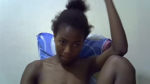 Snapshot of sweet_vee1 chatting on May 2026 05:29:01 PM Princess vee online show from May 2026 05:29:01 PM