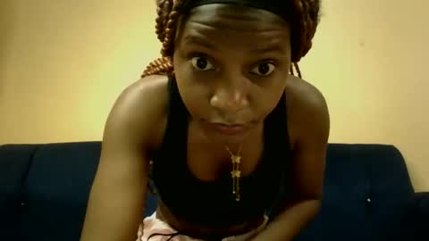 Snapshot of sweet_zella chatting on May 2026 04:18:01 AM zellate online show from May 2026 04:18:01 AM