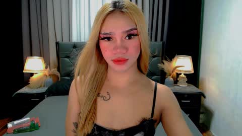 Snapshot of sweet_zoey12 chatting on May 2026 09:37:01 AM bea takashi online show from May 2026 09:37:01 AM
